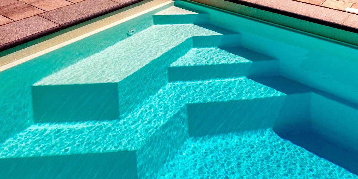 Как отремонтировать стеклопластиковые ступени для плавательных бассейнов